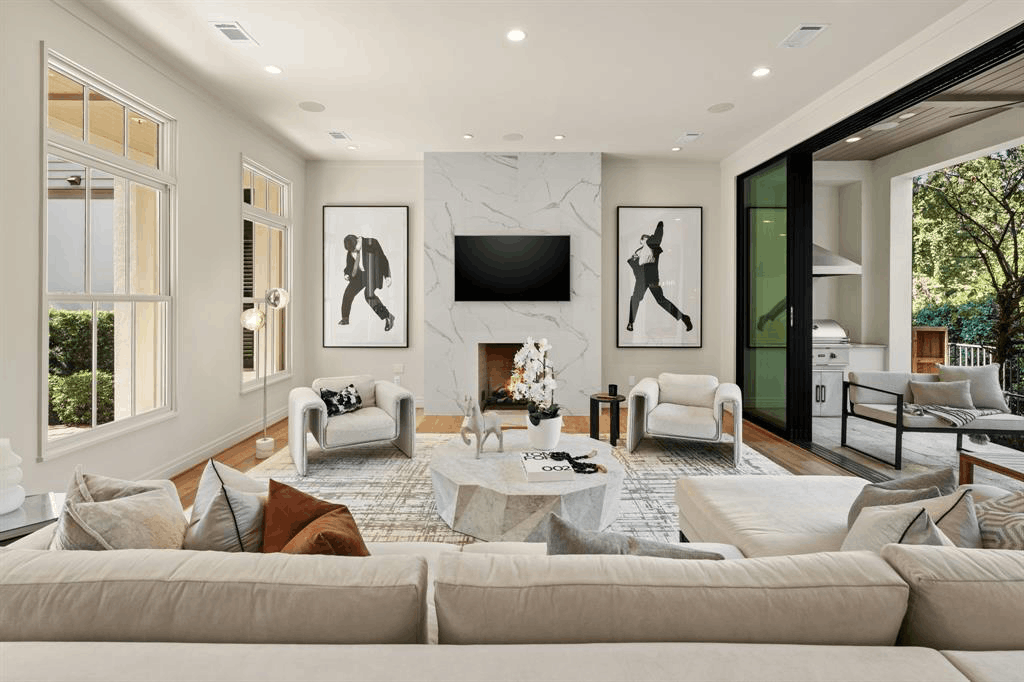 Planning a Houston home sale with careful attention to pricing and presentation